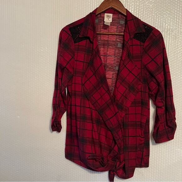 Self Esteem Open front blouse tied at bottom.  1x. Black/red plaid.  Cute top. - Picture 14 of 14